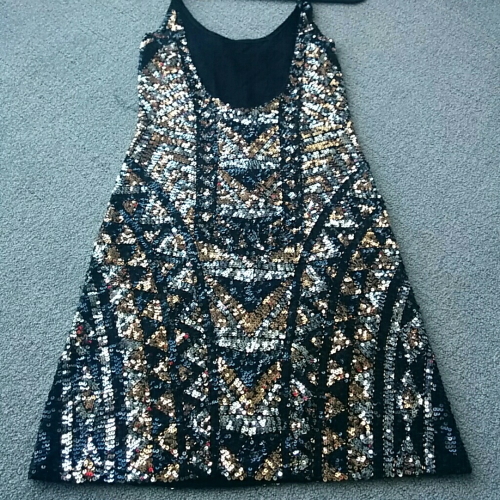 Dress - Picture 2 of 7